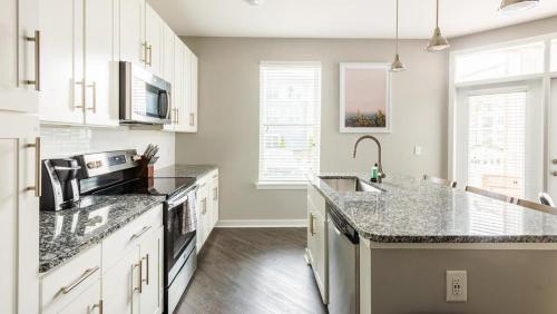 Landing Modern Apartment with Amazing Amenities (ID7738X85) in Falconbridge