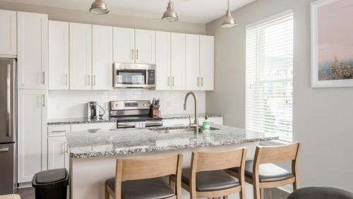Landing Modern Apartment with Amazing Amenities (ID7738X85) in Falconbridge