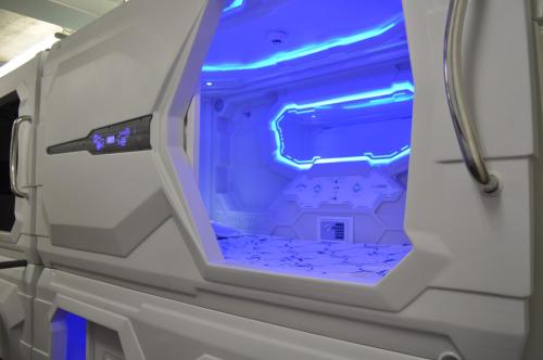 Cosmos Capsule Hub London, Лондон (фото 7)