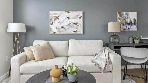 Landing Modern Apartment with Amazing Amenities ID1263X661 in New Albany, USA