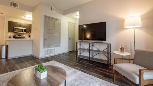 Landing Modern Apartment with Amazing Amenities ID1903X87 in Denver, USA