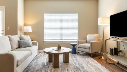 . Landing Modern Apartment with Amazing Amenities (ID6741X03)
