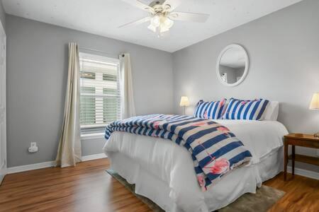 Casa Comares Overlooks Lighthouse Near DT + Bch! - image 2
