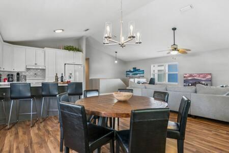 Casa Comares Overlooks Lighthouse Near DT + Bch! - image 6