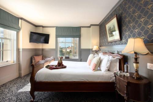 เดอะ ดัชเชส ออฟ คอร์นวอลล์ (The Duchess of Cornwall) in ดอร์เชสเตอร์