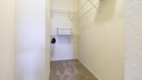 Landing Modern Apartment with Amazing Amenities ID8163X37 in Pinellas Park, USA