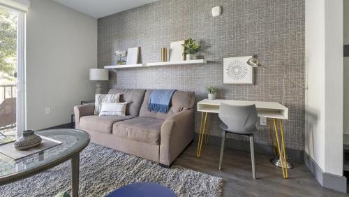 Landing - Modern Apartment with Amazing Amenities (ID6298X53) in Parker (CO)
