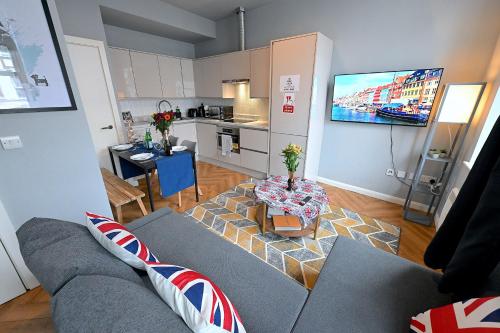 1 BEDROOM FLAT IN WOOD GREEN PICCADILLY LINE, London
