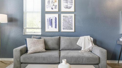Landing - Modern Apartment with Amazing Amenities ID8478X96 in Plantation, USA