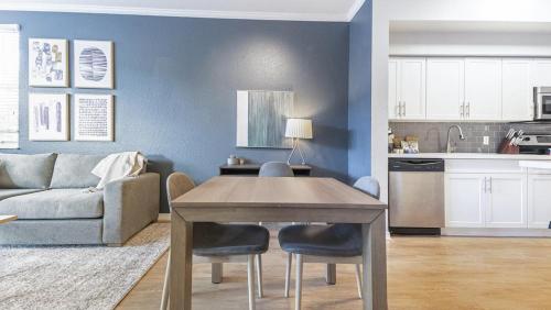Landing - Modern Apartment with Amazing Amenities ID8478X96 in Plantation, USA