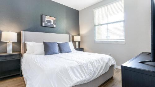 Landing - Modern Apartment with Amazing Amenities ID8478X96 in Plantation, USA