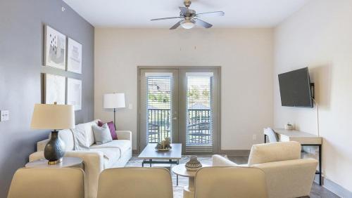 Landing - Modern Apartment with Amazing Amenities ID9024X45 in Spring Hill, USA