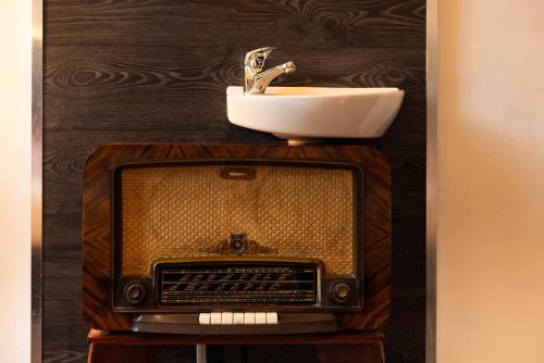 BackStage Hotel - image 10