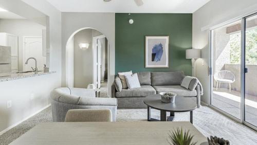 . Landing - Modern Apartment with Amazing Amenities (ID7329X53)