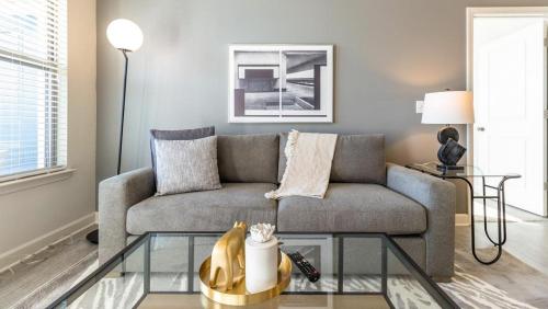 . Landing - Modern Apartment with Amazing Amenities (ID8251X95)