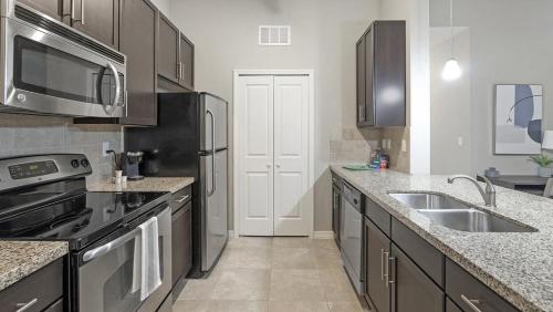 Landing - Modern Apartment with Amazing Amenities ID1263X174 in Clearwater, USA