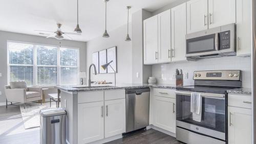 Landing - Modern Apartment with Amazing Amenities (ID9798X32) in Falconbridge
