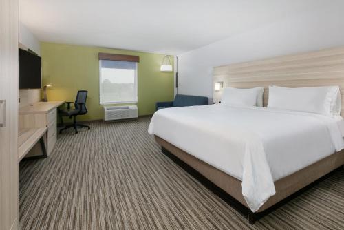 Holiday Inn Express Hillsboro I-35, an IHG Hotel