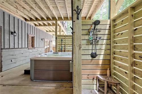 WolfCabin Lux Family Home, Fire Pit, Hot Tub, ADA ramp, ez paved rds thumb 2