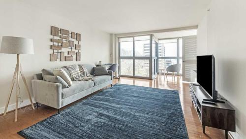 Landing - Modern Apartment with Amazing Amenities ID1316X116 in Bethesda, USA