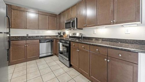 Landing - Modern Apartment with Amazing Amenities ID1316X116 in Bethesda, USA