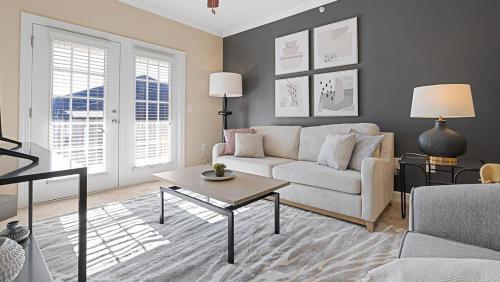 . Landing - Modern Apartment with Amazing Amenities (ID8187X16)