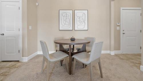Landing - Modern Apartment with Amazing Amenities ID8187X16 in Greensboro, USA