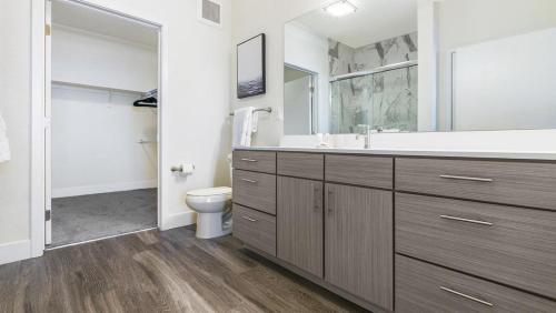 Landing - Modern Apartment with Amazing Amenities ID2121X24 in Denver, USA