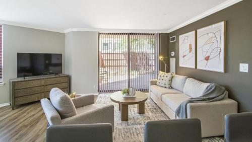 Landing Modern Apartment with Amazing Amenities (ID9265X68) in Cherry Creek