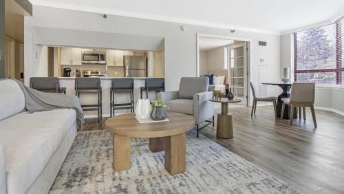 Landing Modern Apartment with Amazing Amenities (ID9265X68) in Cherry Creek