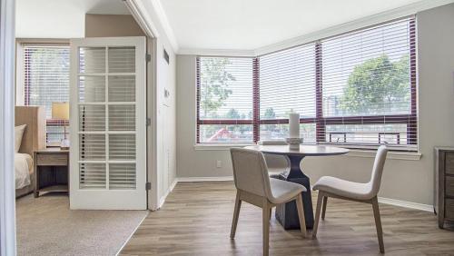 Landing Modern Apartment with Amazing Amenities (ID9265X68) in Cherry Creek