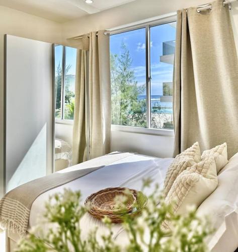 Lazzlla beachside studio apartments in มาเลซิตี้ แอนด์ แอร์พอร์ต
