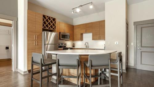 Landing - Modern Apartment with Amazing Amenities ID1996X19 in Charlotte, USA