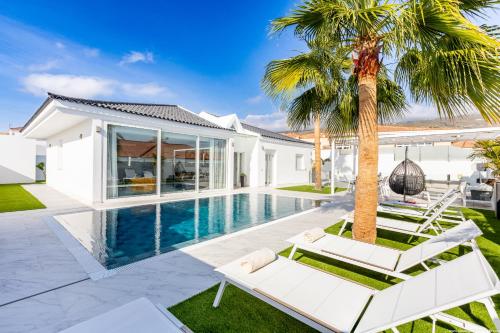 VILLA NICOLE wifi, gym, Heated Pool