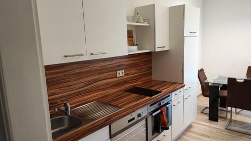 Monteurwohnung bis 6 Personen mit 4 gratis Parklätzen und Grill und WLAN 3x Schlafzimmer