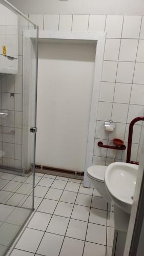 Monteurwohnung bis 6 Personen mit 4 gratis Parklätzen und Grill und WLAN 3x Schlafzimmer