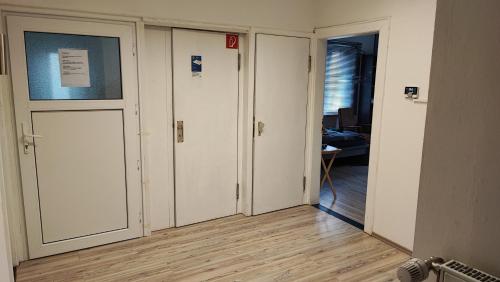 Monteurwohnung bis 6 Personen mit 4 gratis Parklätzen und Grill und WLAN 3x Schlafzimmer