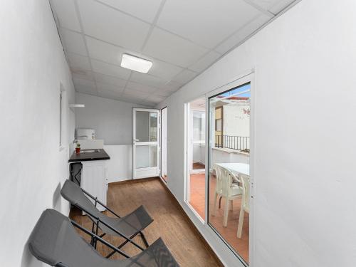 Sunny house in Onil with terrace and bbq in Onil