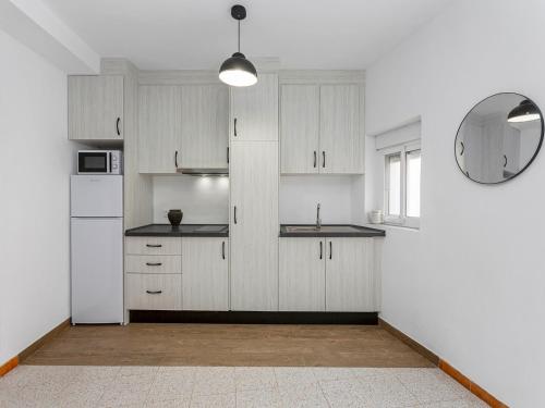 Sunny house in Onil with terrace and bbq in Onil