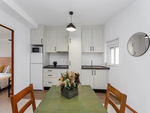 Sunny house in Onil with terrace and bbq in Onil
