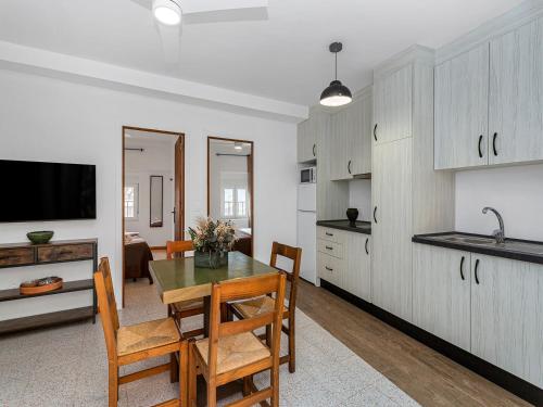Sunny house in Onil with terrace and bbq in Onil