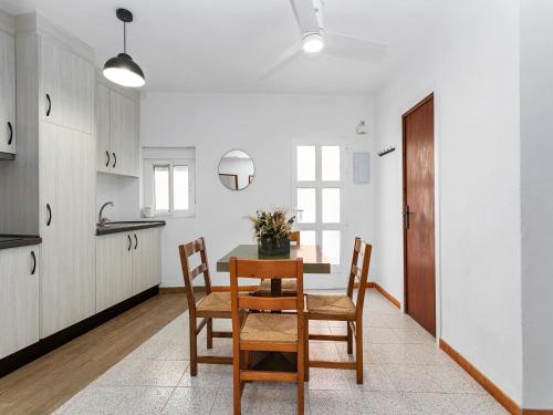 Sunny house in Onil with terrace and bbq in Onil