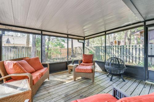 Shalimar Townhome with Screened Porch 6 Mi to Beach