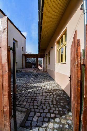 La Côte 26 - Restored Saxon Style House in the Old Town with Jacuzzi and Private Parking