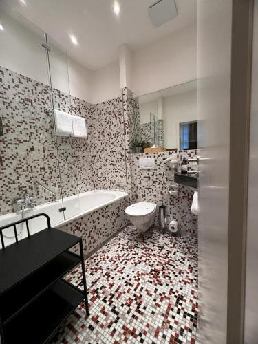room detail thumbnail 2