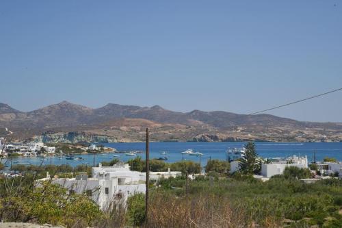 Theros apartment I in Milos