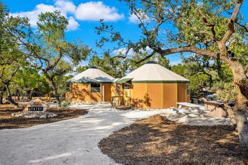 Gentry Yurt - Freedom Yurt Cabins in Canyon Lake, Vereinigte Staaten von Amerika