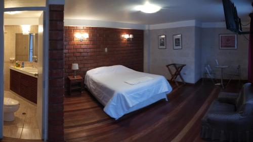 Double Room image 7