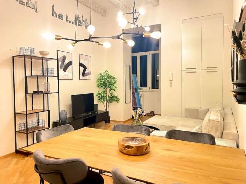 Rentero Cozy Industrial 8min Dancing House Apartment, Prague, Prag (Foto 3)