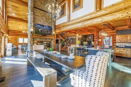 Luxury Family Cabin at Summit West